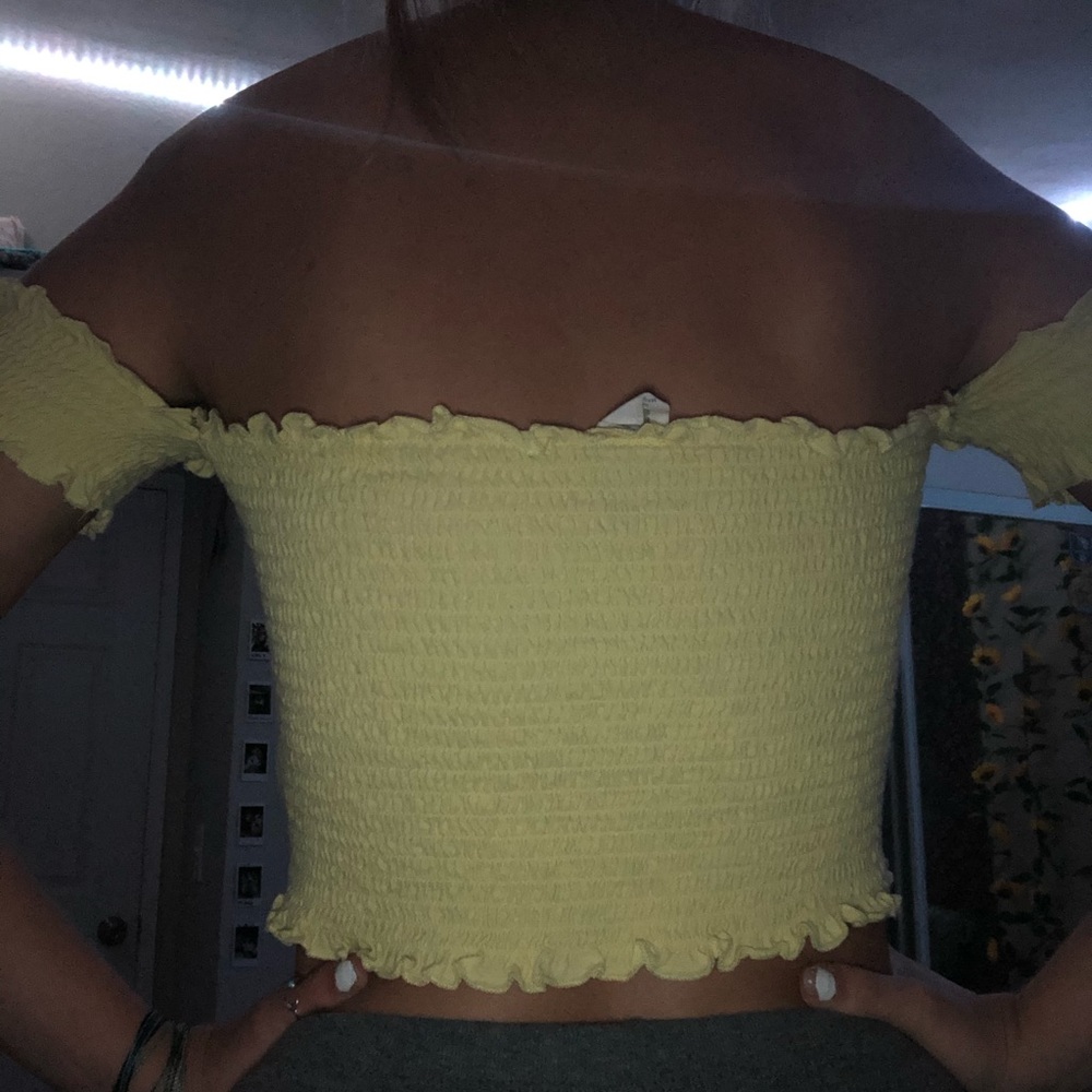 Yellow ruffled crop top - Picture 3 of 3
